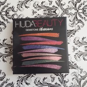 HUDA Beauty eyeshadow pallet